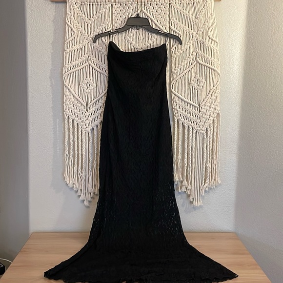 ZARA Special Edition Long Lace Strapless Dress - Picture 4 of 11